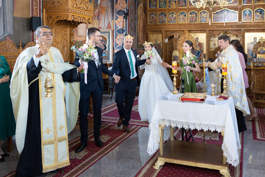 Dansul Isaiei in timpul cununiei ortodoxe documentat de fotograf nunta Bucuresti